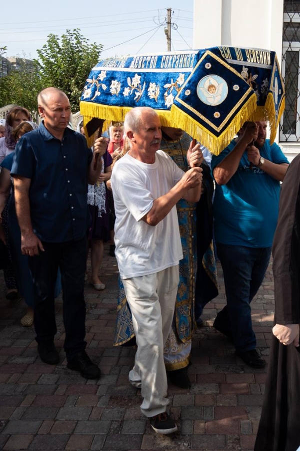 Чин погребіння Пресвятої Богородиці з хресною ходою навколо храму (ФОТО) | Фото 19