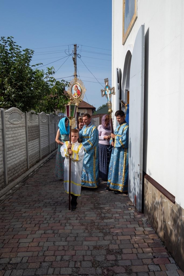 Чин погребіння Пресвятої Богородиці з хресною ходою навколо храму (ФОТО) | Фото 16