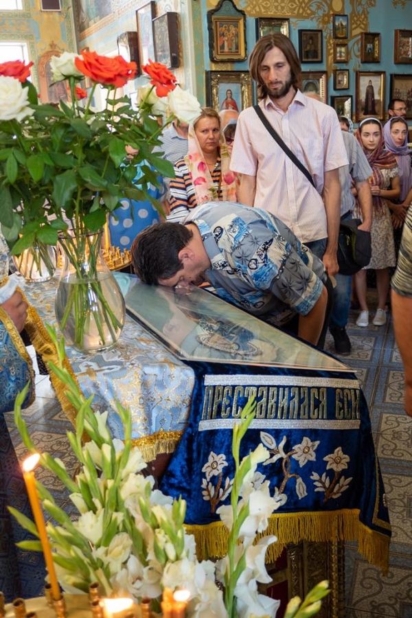 Чин погребіння Пресвятої Богородиці з хресною ходою навколо храму (ФОТО) | Фото 35