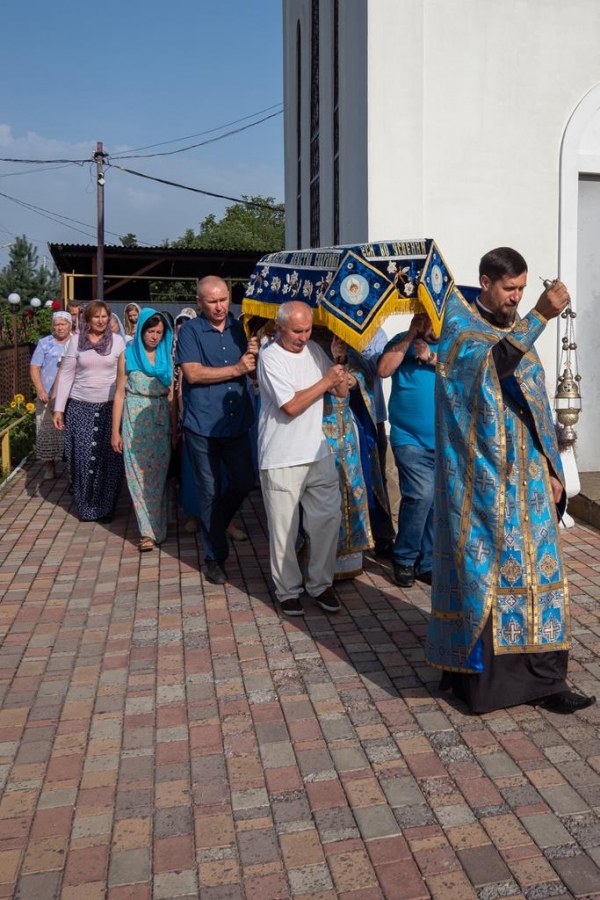 Чин погребіння Пресвятої Богородиці з хресною ходою навколо храму (ФОТО) | Фото 25