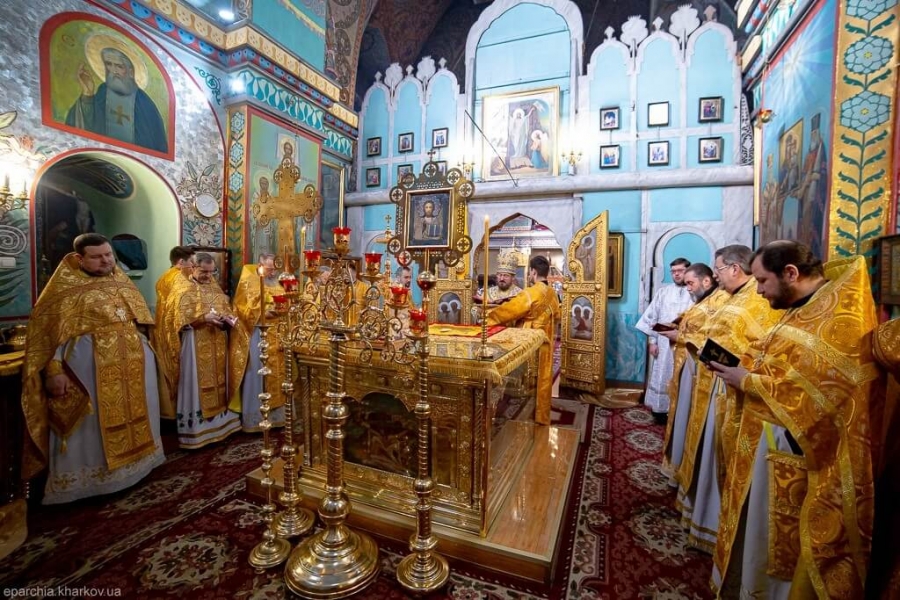 Святкове богослужіння у Трьохсвятительському храмі міста Харкова | Фото 11