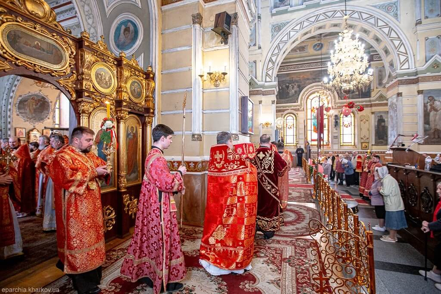 Святкова Літургія в Покровському монастирі міста Харкова (ФОТО) | Фото 7