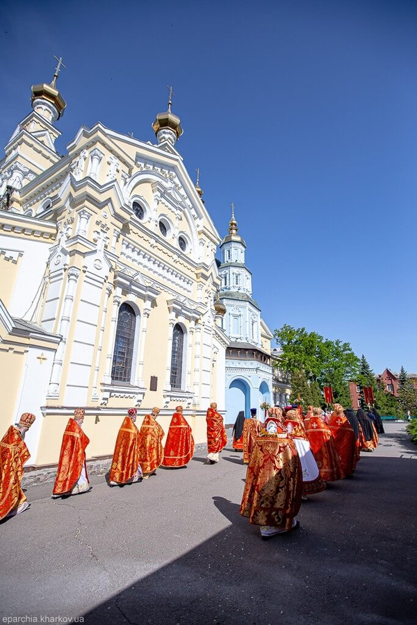 Святкова Літургія в Покровському монастирі міста Харкова (ФОТО) | Фото 12