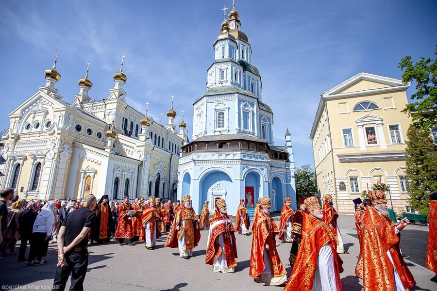Святкова Літургія в Покровському монастирі міста Харкова (ФОТО) | Фото 13