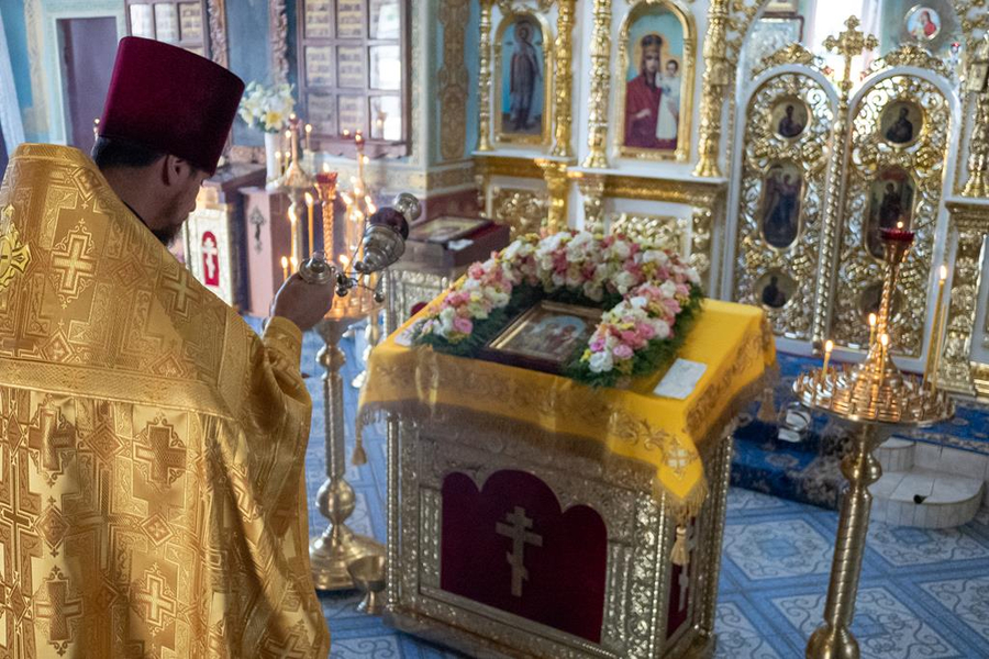 Вечірнє богослужіння напередодні свята святих первоверховних апостолів Петра та Павла (ФОТО) | Фото 5