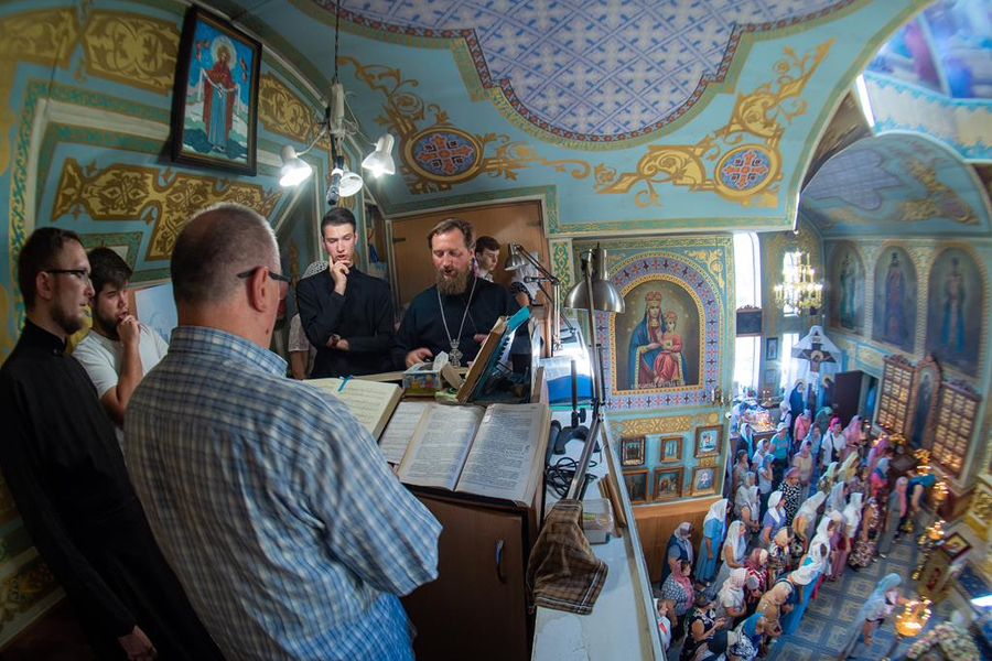 Митрополит Онуфрій звершив Божественну Літургію у нашому храмі (ФОТО) | Фото 26