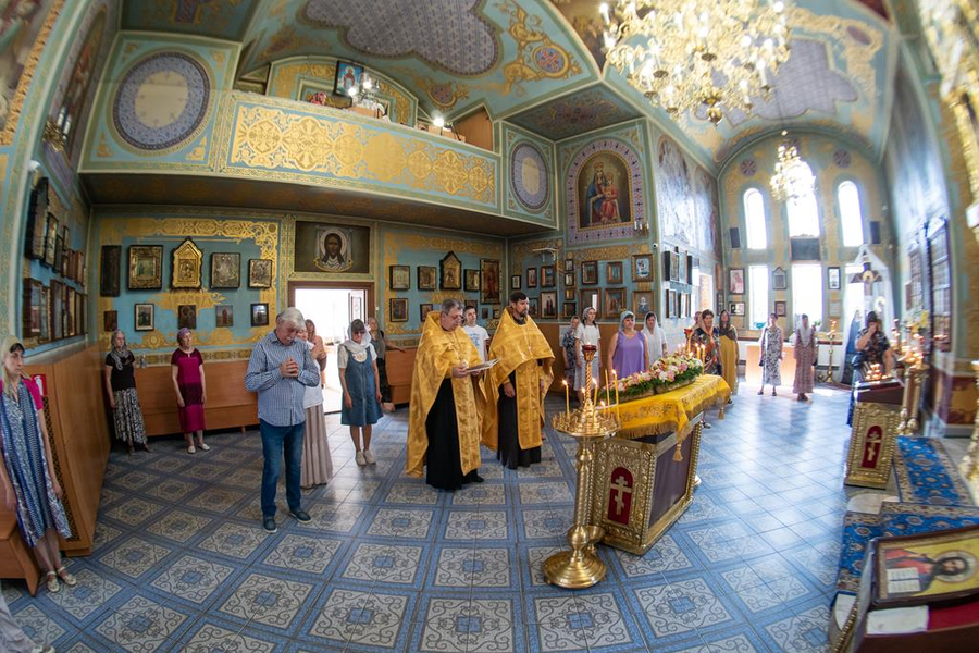 Вечірнє богослужіння напередодні свята святих первоверховних апостолів Петра та Павла (ФОТО) | Фото 11