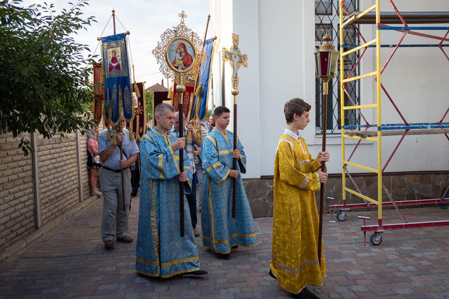 Вечірня свята Успіння Пресвятої Богородиці (ФОТО) | Фото 14