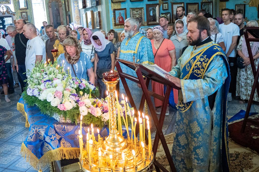 Митрополит Онуфрій звершив Божественну Літургію у нашому храмі (ФОТО) | Фото 23