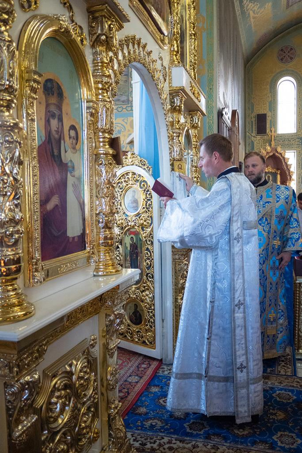 Митрополит Онуфрій звершив Божественну Літургію у нашому храмі (ФОТО) | Фото 42