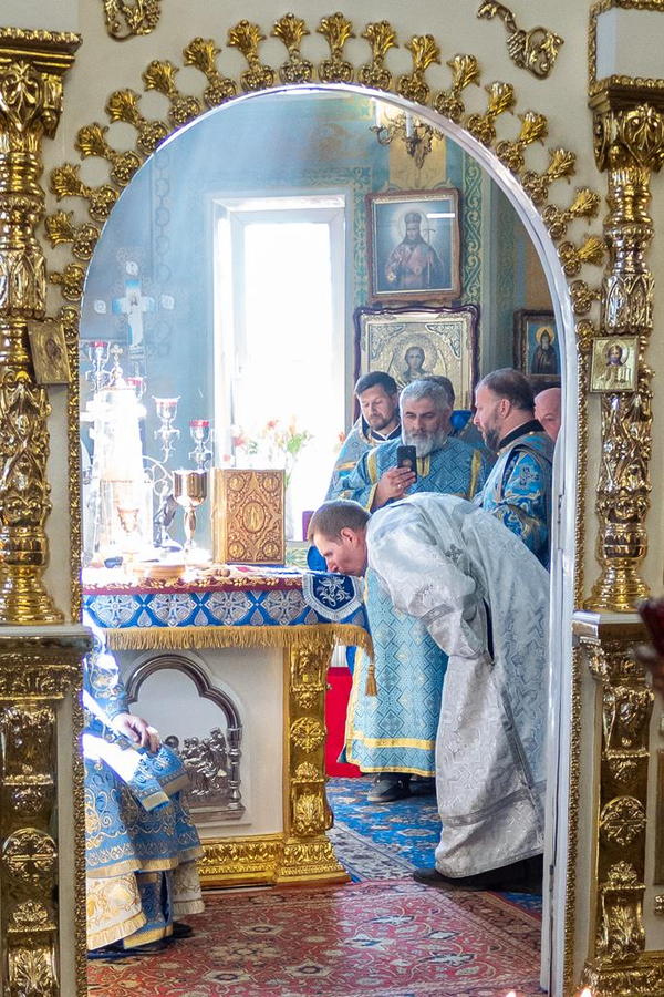 Митрополит Онуфрій звершив Божественну Літургію у нашому храмі (ФОТО) | Фото 32