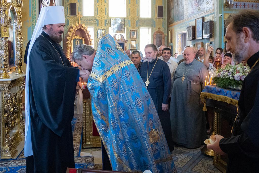 Митрополит Онуфрій звершив Божественну Літургію у нашому храмі (ФОТО) | Фото 48