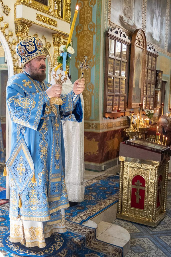 Митрополит Онуфрій звершив Божественну Літургію у нашому храмі (ФОТО) | Фото 21