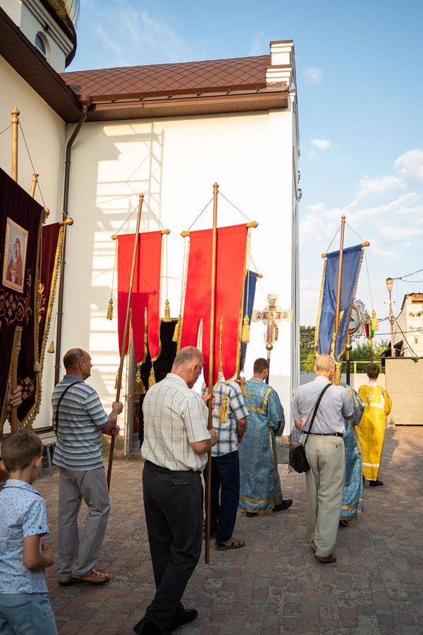 Вечірня свята Успіння Пресвятої Богородиці (ФОТО) | Фото 16