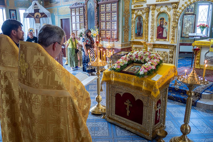 Вечірнє богослужіння напередодні свята святих первоверховних апостолів Петра та Павла (ФОТО) | Фото 12