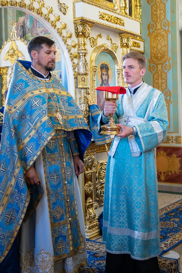 Митрополит Онуфрій звершив Божественну Літургію у нашому храмі (ФОТО) | Фото 37