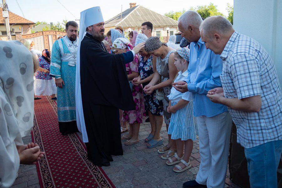 Митрополит Онуфрій звершив Божественну Літургію у нашому храмі (ФОТО) | Фото 5