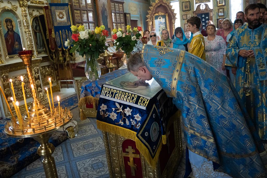 Вечірня свята Успіння Пресвятої Богородиці (ФОТО) | Фото 30