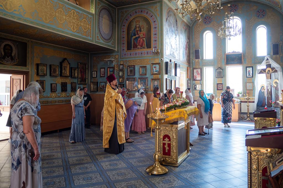 Вечірнє богослужіння напередодні свята святих первоверховних апостолів Петра та Павла (ФОТО) | Фото 15