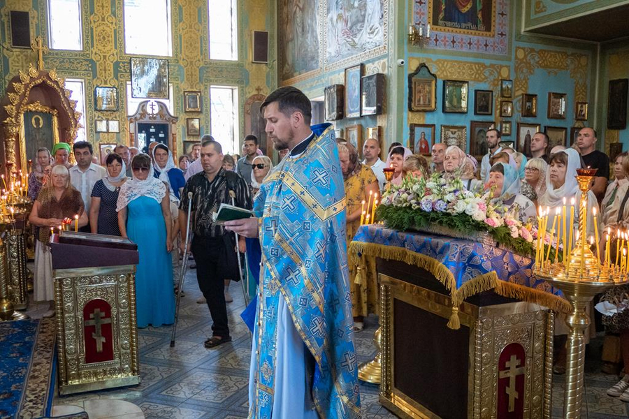 Митрополит Онуфрій звершив Божественну Літургію у нашому храмі (ФОТО) | Фото 43