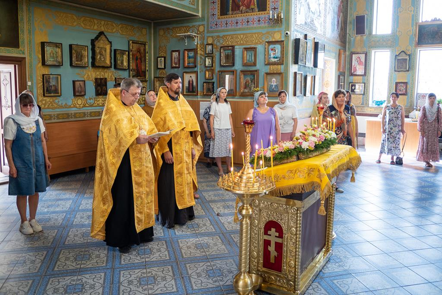 Вечірнє богослужіння напередодні свята святих первоверховних апостолів Петра та Павла (ФОТО) | Фото 9