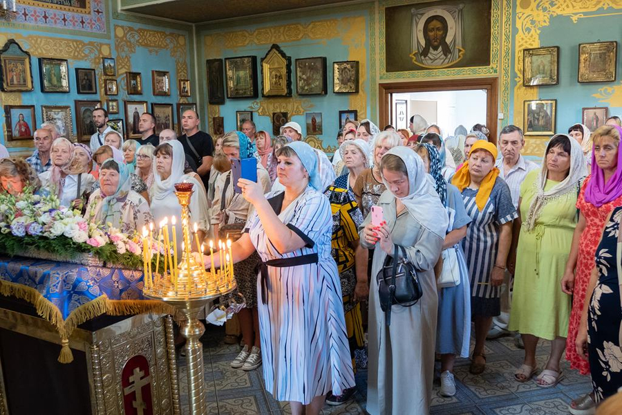 Митрополит Онуфрій звершив Божественну Літургію у нашому храмі (ФОТО) | Фото 44