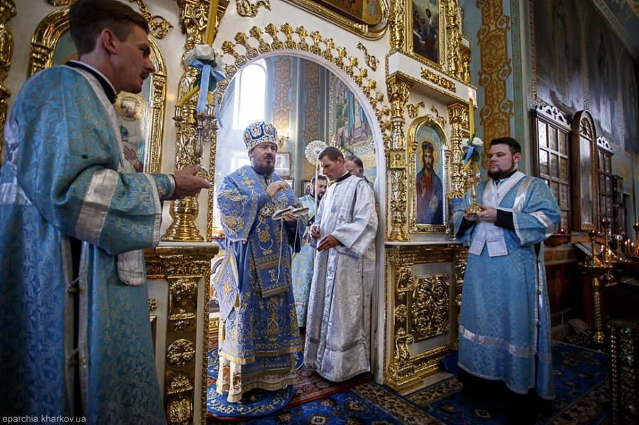 Митрополит Онуфрій звершив Божественну Літургію у нашому храмі (ФОТО) | Фото 33