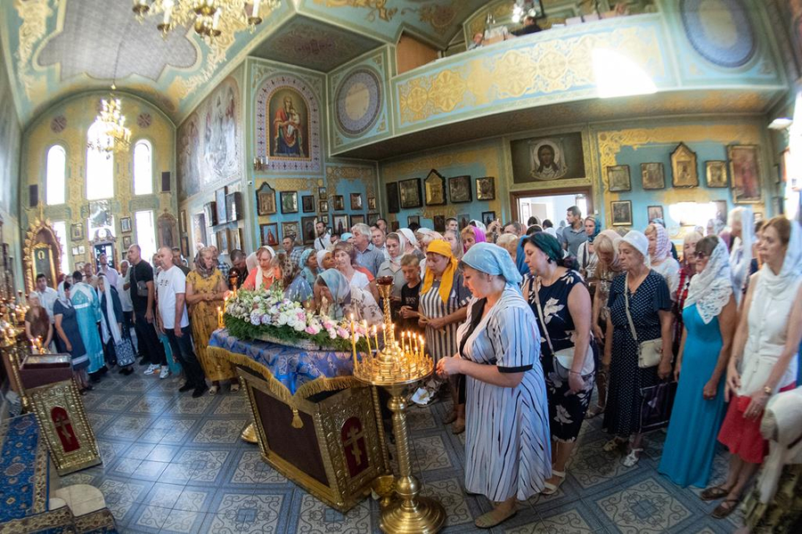 Митрополит Онуфрій звершив Божественну Літургію у нашому храмі (ФОТО) | Фото 36