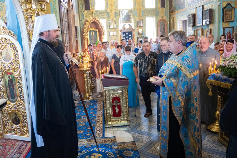 Митрополит Онуфрій звершив Божественну Літургію у нашому храмі (ФОТО) | Фото 46