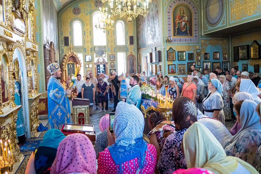 Митрополит Онуфрій звершив Божественну Літургію у нашому храмі (ФОТО) | Фото 29