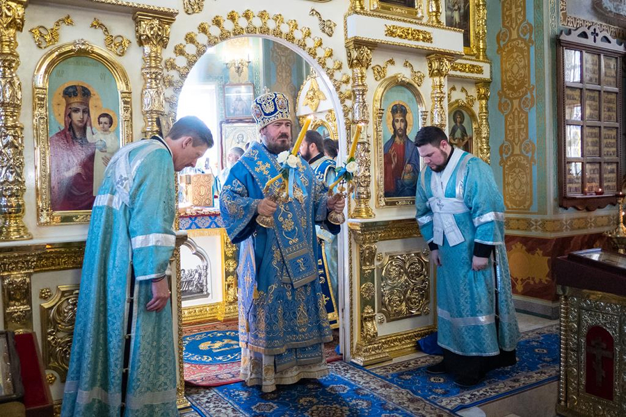 Митрополит Онуфрій звершив Божественну Літургію у нашому храмі (ФОТО) | Фото 34