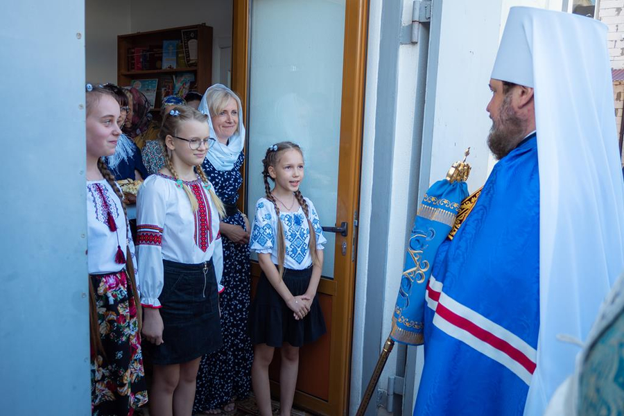 Митрополит Онуфрій звершив Божественну Літургію у нашому храмі (ФОТО) | Фото 7