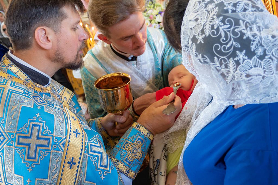 Митрополит Онуфрій звершив Божественну Літургію у нашому храмі (ФОТО) | Фото 40