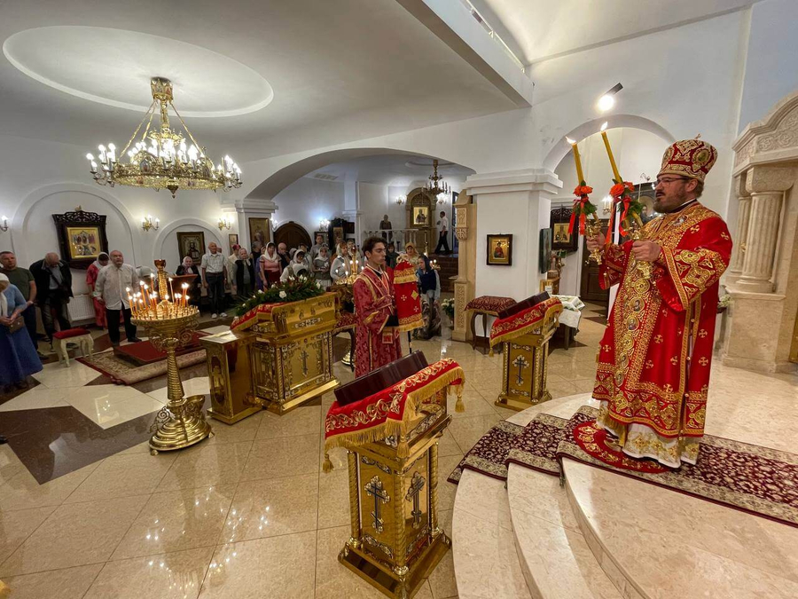 Святкове богослужіння у храмі на честь святих Жен-Мироносиць міста Харкова (ФОТО) | Фото 5