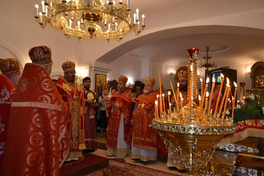 Святкове богослужіння у храмі на честь святих Жен-Мироносиць міста Харкова (ФОТО) | Фото 14