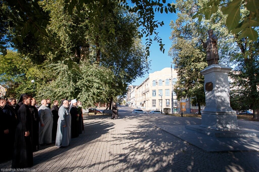 Божественна літургія у річницю блаженної кончини митрополита Никодима (ФОТО) | Фото 15