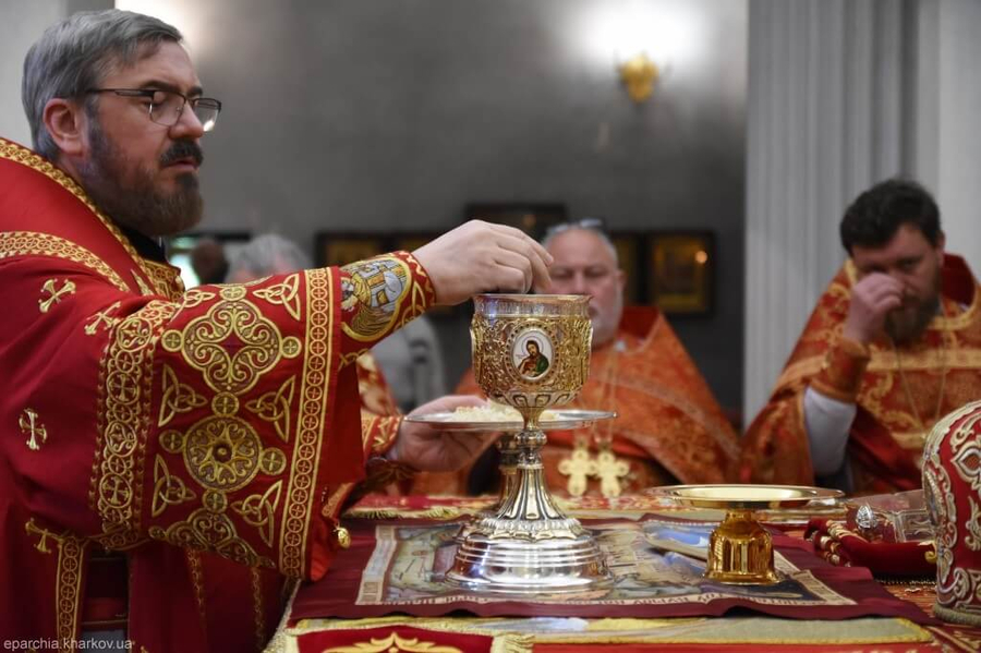 Божественна літургія в Жено-Мироносицькому храмі міста Харкова (ФОТО) | Фото 12