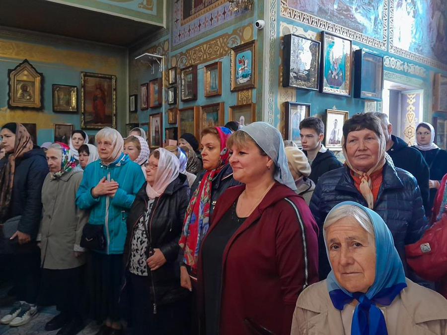 Митрополит Онуфрій звершив Божественну Літургію у нашому храмі (ФОТО) | Фото 31