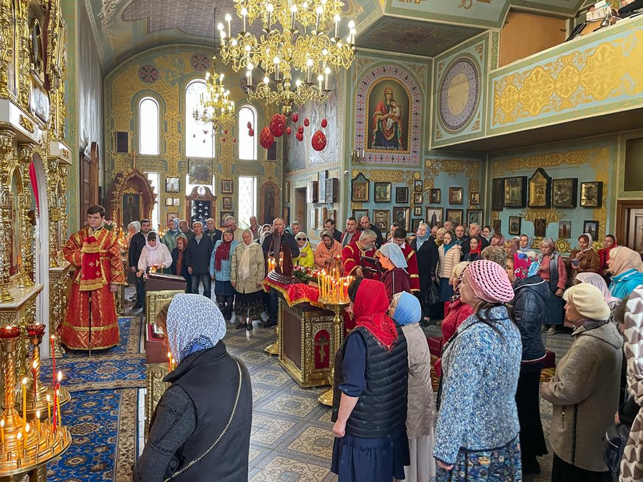Митрополит Онуфрій звершив Божественну Літургію у нашому храмі (ФОТО) | Фото 14