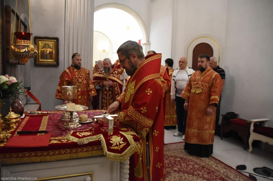 Божественна літургія в Жено-Мироносицькому храмі міста Харкова (ФОТО) | Фото 8
