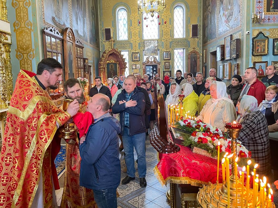 Митрополит Онуфрій звершив Божественну Літургію у нашому храмі (ФОТО) | Фото 34