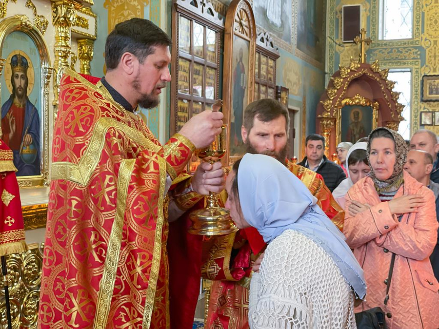 Митрополит Онуфрій звершив Божественну Літургію у нашому храмі (ФОТО) | Фото 33