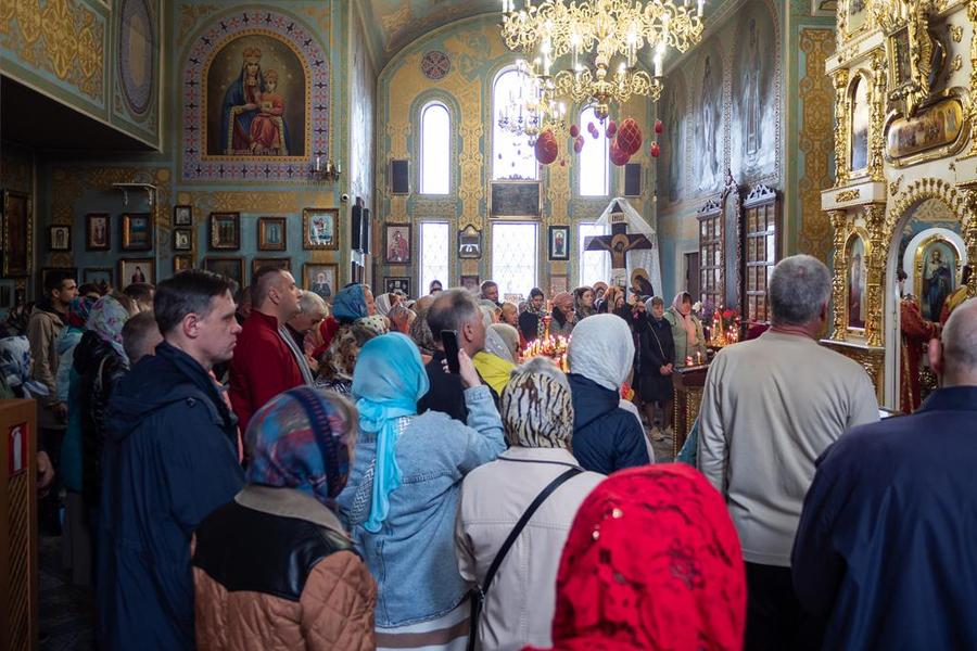 Митрополит Онуфрій звершив Божественну Літургію у нашому храмі (ФОТО) | Фото 29