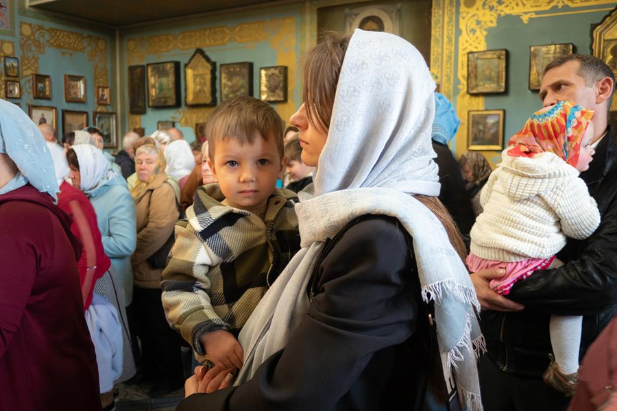 Митрополит Онуфрій звершив Божественну Літургію у нашому храмі (ФОТО) | Фото 30