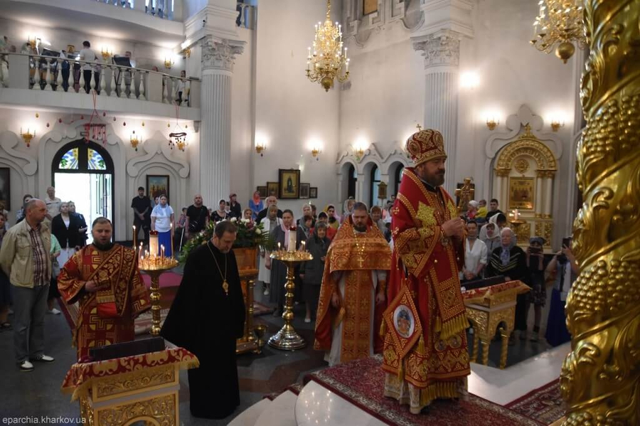 Божественна літургія в Жено-Мироносицькому храмі міста Харкова (ФОТО) | Фото 14