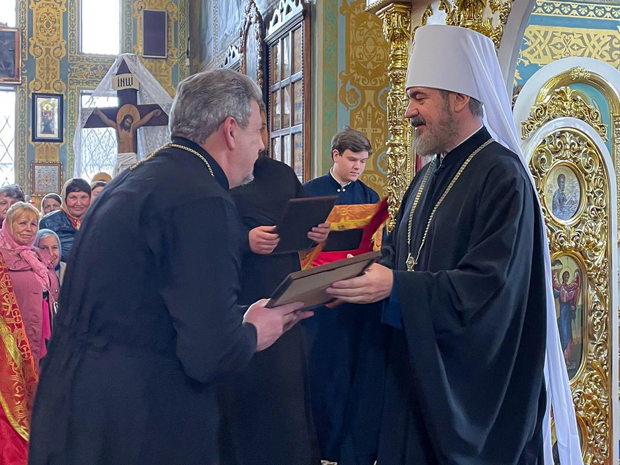 Митрополит Онуфрій звершив Божественну Літургію у нашому храмі (ФОТО) | Фото 39