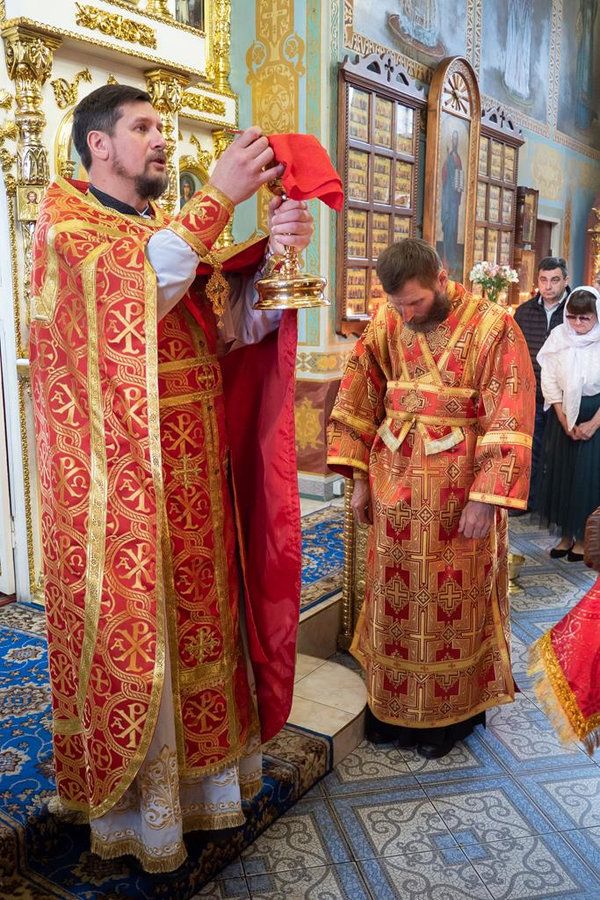 Митрополит Онуфрій звершив Божественну Літургію у нашому храмі (ФОТО) | Фото 35