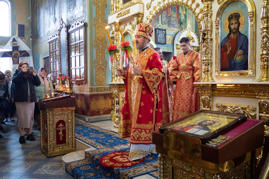 Митрополит Онуфрій звершив Божественну Літургію у нашому храмі (ФОТО) | Фото 21