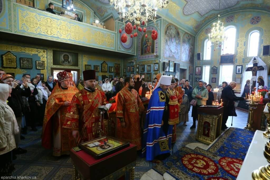 Митрополит Онуфрій звершив Божественну Літургію у нашому храмі (ФОТО) | Фото 3