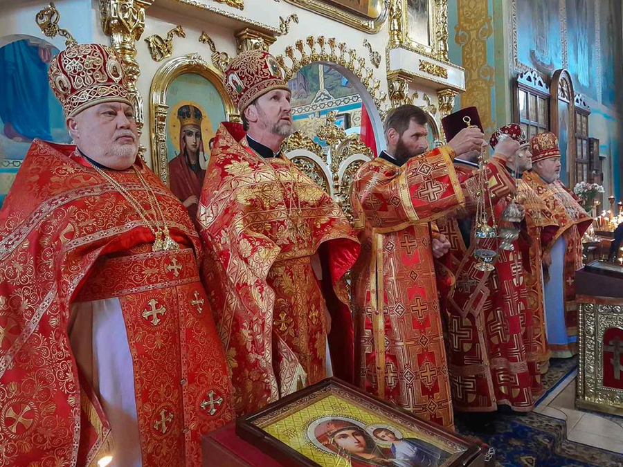 Митрополит Онуфрій звершив Божественну Літургію у нашому храмі (ФОТО) | Фото 15